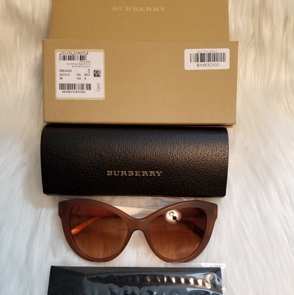 Burberry Sunglasses Cat eye - Picture 6 of 7